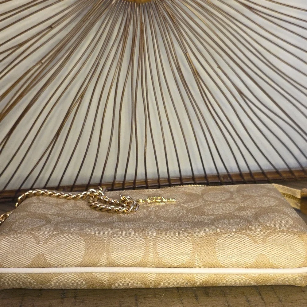 Coach Clutch With Coach Gold Toned Metal Strap Excellent - Picture 6 of 6
